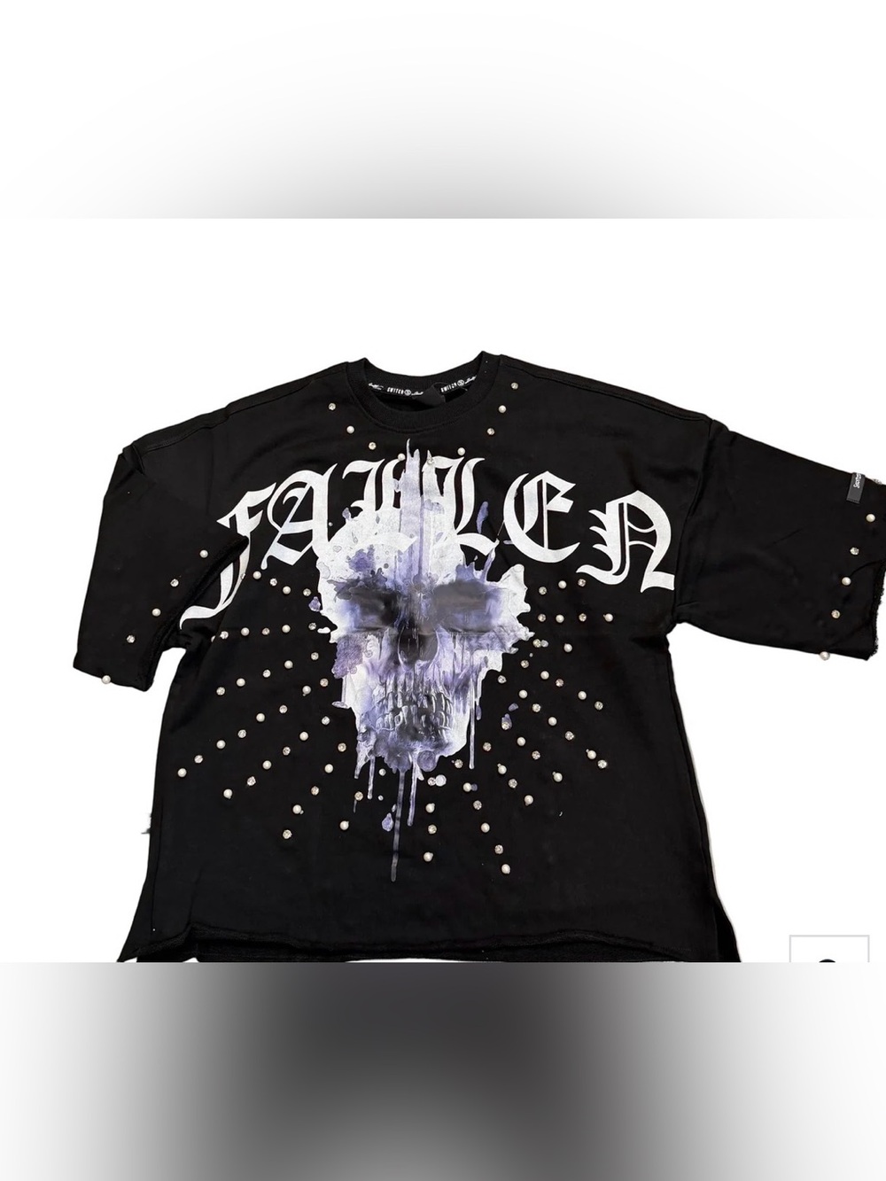 Swicht esdition limited Fallen Skull Studded Black Graphic Tee